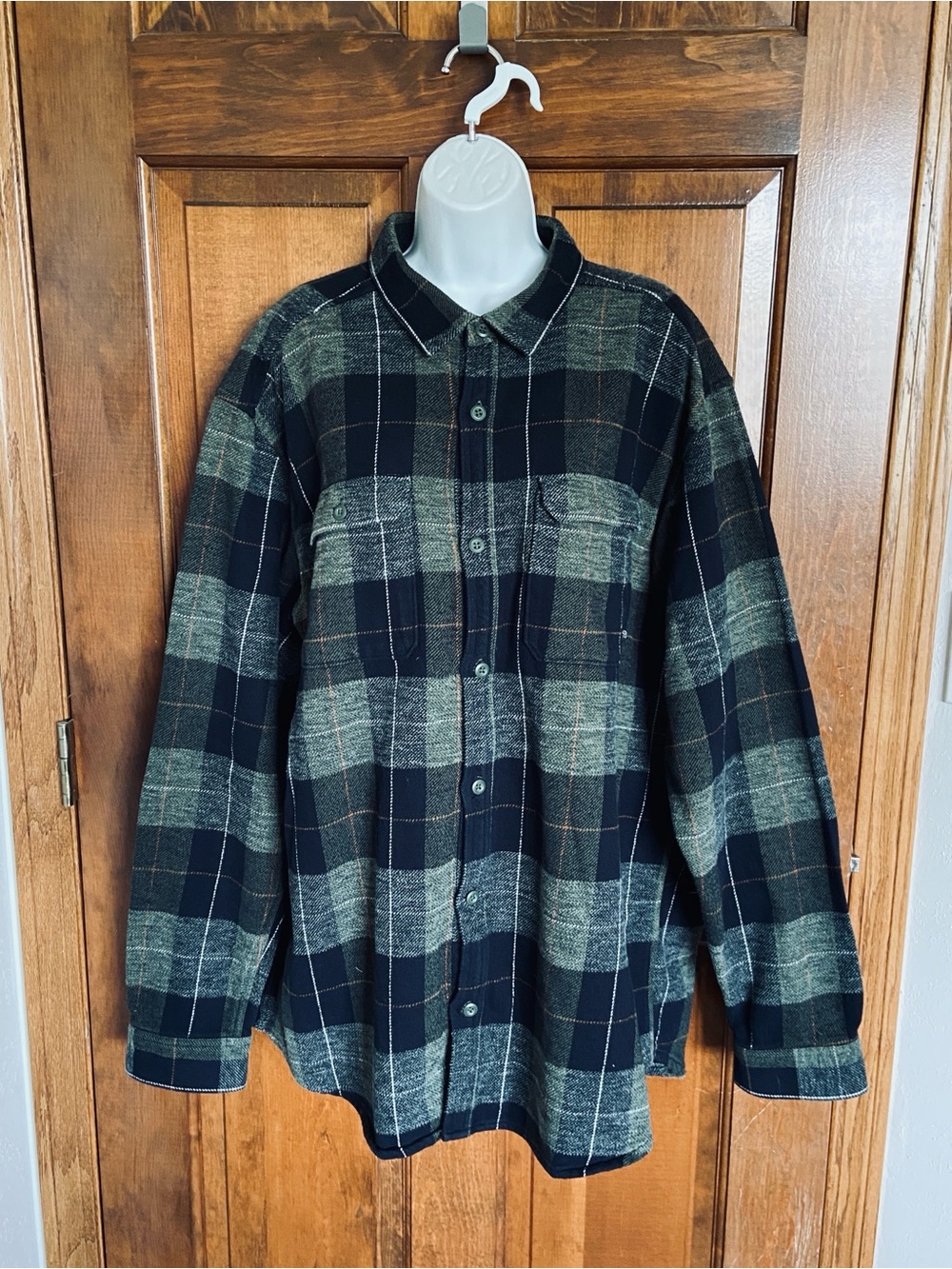 Mountain Hardware Heavy Flannel button down chest pockets outdoor Size XXL